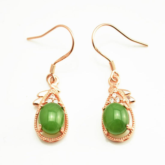 Natural Chalcedony Suit $45.99 Dana Fashion Color: Green Women's Accessories Material: natural chalcedony Set combination: earrings + item decoration + hand decoration Mosaic material: copper / natural agate, others Pendant material: agate, other