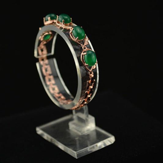 Natural Chalcedony Suit $45.99 Dana Fashion Color: Green Women's Accessories Material: natural chalcedony Set combination: earrings + item decoration + hand decoration Mosaic material: copper / natural agate, others Pendant material: agate, other
