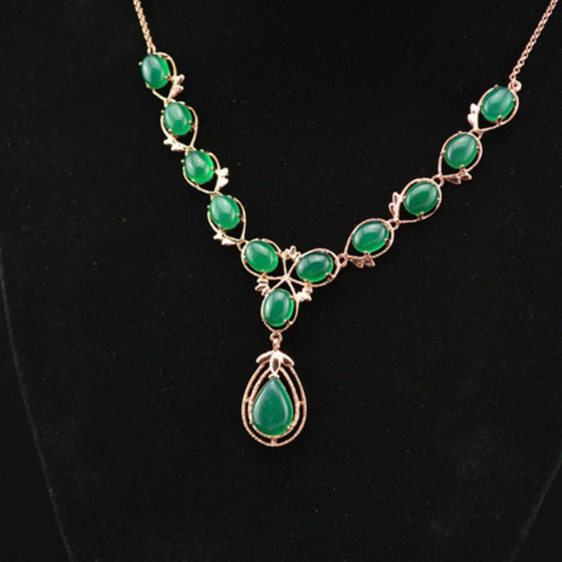 Natural Chalcedony Suit $45.99 Dana Fashion Color: Green Women's Accessories Material: natural chalcedony Set combination: earrings + item decoration + hand decoration Mosaic material: copper / natural agate, others Pendant material: agate, other