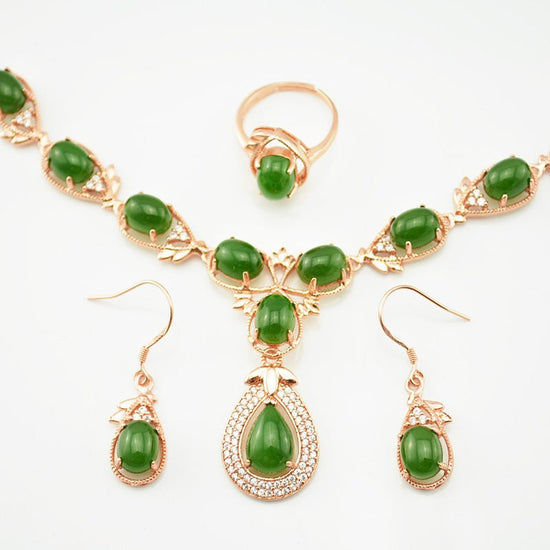 Natural Chalcedony Suit $45.99 Dana Fashion Color: Green Women's Accessories Material: natural chalcedony Set combination: earrings + item decoration + hand decoration Mosaic material: copper / natural agate, others Pendant material: agate, other