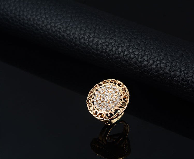Necklace earrings ring jewelry four piece set $29.00 Dana Fashion Color: Gold Women's Accessories Process: Diamond Set combination: earrings + items + hand accessories Occasions for gifts: employee benefits, weddings, travel memorials Setting material: al