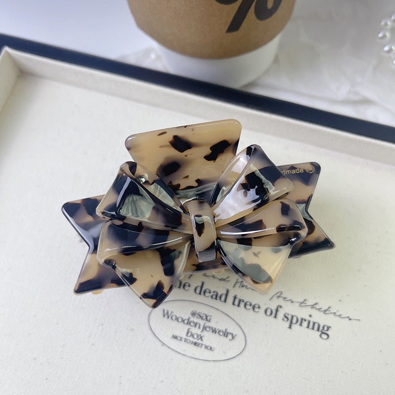 New Autumn And Winter High Sense Bow Claw Clip $18.00 Dana Fashion Color: 8 Light Leopard Print Women's Accessories Product information: Processing Technology: Handmade Color: 1# purple, 2# blue brown, 3# textured blue, 4# leopard print, 5# starry sky pur
