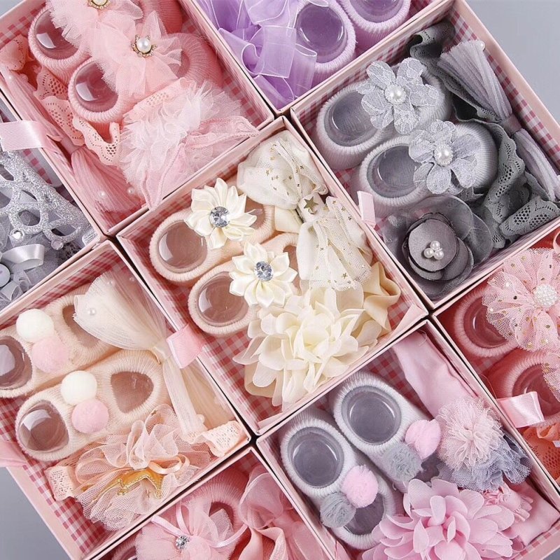 New baby hair accessories socks and shoes set box $18.50 Dana Fashion Color: A Baby Clothing Applicable gender: female Gift box content: accessories/supplies Flat car stitch pitch 12~14 stitches/3cm: Yes Main fabric composition: cotton Main fabric ingredi