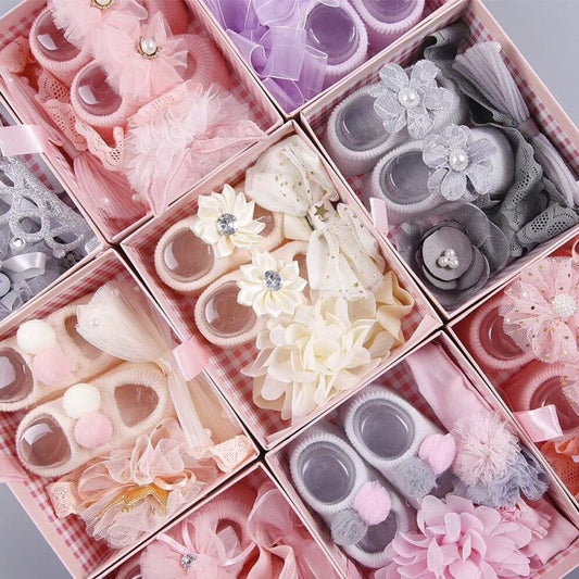 New baby hair accessories socks and shoes set box $18.50 Dana Fashion Color: A Baby Clothing Applicable gender: female Gift box content: accessories/supplies Flat car stitch pitch 12~14 stitches/3cm: Yes Main fabric composition: cotton Main fabric ingredi