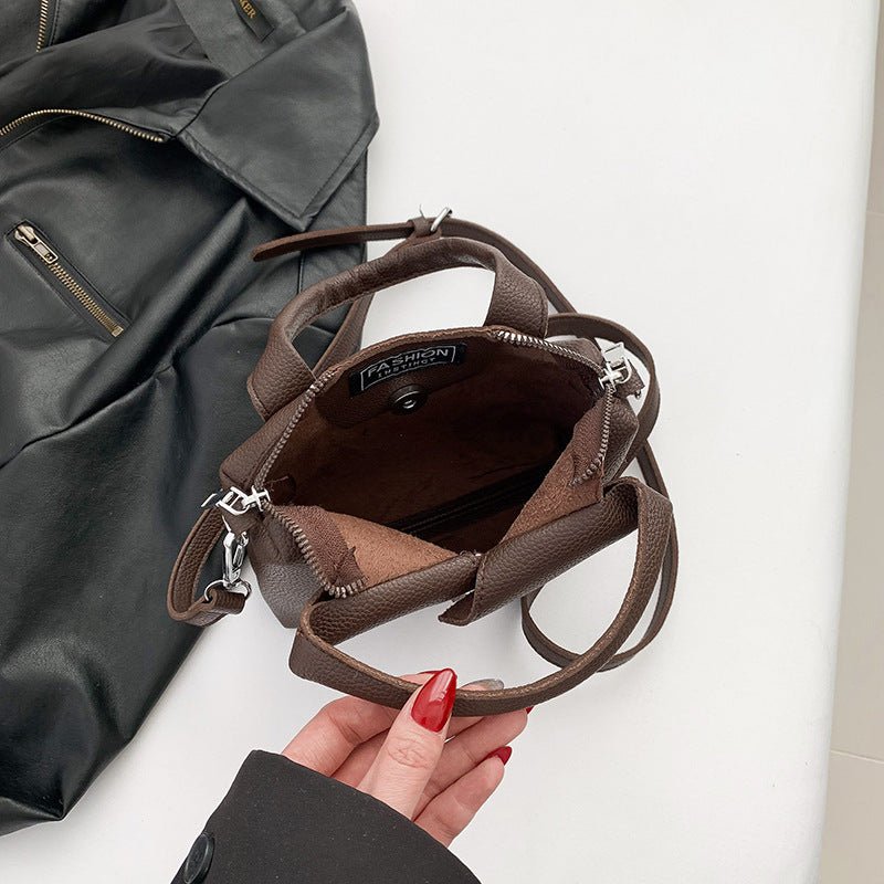 New Clothes Stylish Simple And Versatile Shoulder Crossbody Handbag $41.16 Dana Fashion Color: Black Women's Bags Product information: Lining texture: Polyester Applicable scenario: Daily configuration Color: white, black, green, blue, pink, brown Outer b