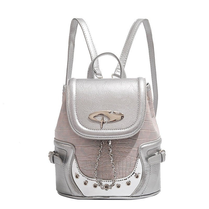 New Commuter Chain Backpack For Women $68.97 Dana Fashion Color: Silver Women's Bags Product information: Popular elements: sewing line Style: street trend Bags/suitcases type: Sandwich pocket With/without interlining: Yes Lining material: Polyester Closi