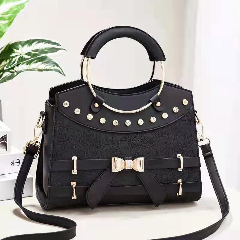 New European And American Fashion Diagonal Bag $47.05 Dana Fashion Color: Black Women's Bags Product information: Style: cross-border trend Style: women's shoulder bag Fabric texture: PU Lining texture: polyester Bag shape: horizontal square type Luggage