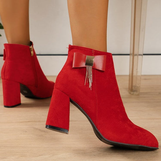 New Festive Chunky Heel Side Zipper Boots $44.90 Dana Fashion Color: Red Size: 37 Women's shoes Product information: Pattern: solid color Lining material: Cotton Color: red Heel height: high heels (6-8CM) Socks length: low tube Heel shape: short stout hee