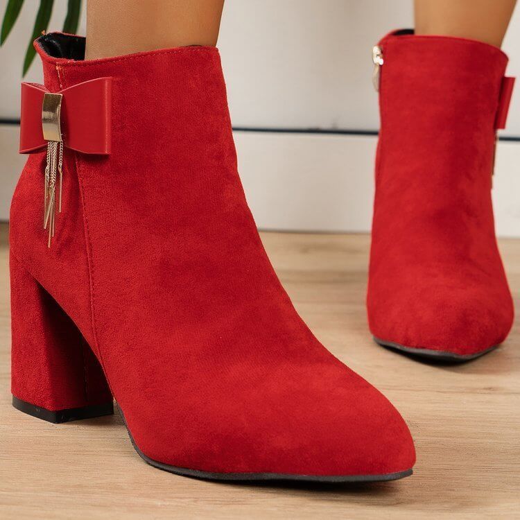 New Festive Chunky Heel Side Zipper Boots $44.90 Dana Fashion Color: Red Size: 37 Women's shoes Product information: Pattern: solid color Lining material: Cotton Color: red Heel height: high heels (6-8CM) Socks length: low tube Heel shape: short stout hee