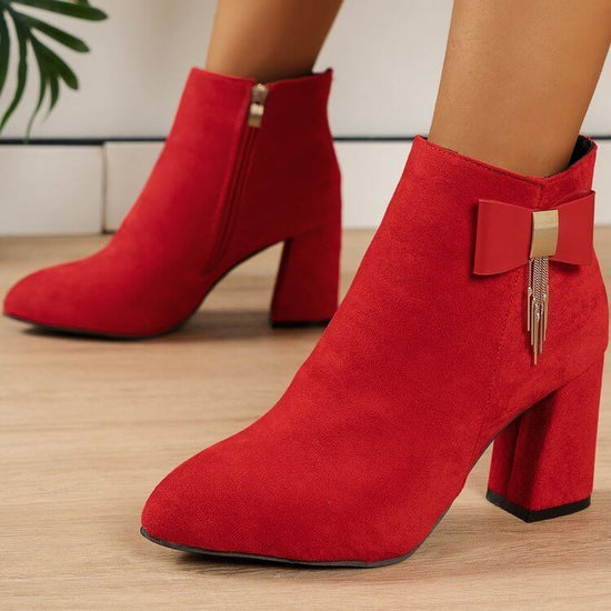 New Festive Chunky Heel Side Zipper Boots $44.90 Dana Fashion Color: Red Size: 37 Women's shoes Product information: Pattern: solid color Lining material: Cotton Color: red Heel height: high heels (6-8CM) Socks length: low tube Heel shape: short stout hee