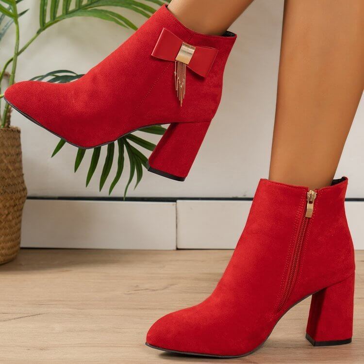New Festive Chunky Heel Side Zipper Boots $44.90 Dana Fashion Color: Red Size: 37 Women's shoes Product information: Pattern: solid color Lining material: Cotton Color: red Heel height: high heels (6-8CM) Socks length: low tube Heel shape: short stout hee