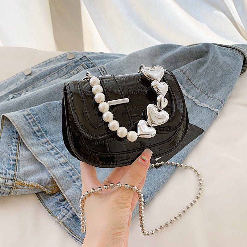 New Laser Pearl Tote Saddle Girl Mini $28.23 Dana Fashion Color: Black Women's Bags Product information: Lining texture: synthetic leather Applicable scenarios: Daily matching Color: silver, black, pink, green, gold Outer bag type: Sandwich pocket Hardnes