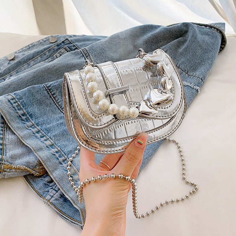 New Laser Pearl Tote Saddle Girl Mini $28.23 Dana Fashion Color: Silver Women's Bags Product information: Lining texture: synthetic leather Applicable scenarios: Daily matching Color: silver, black, pink, green, gold Outer bag type: Sandwich pocket Hardne