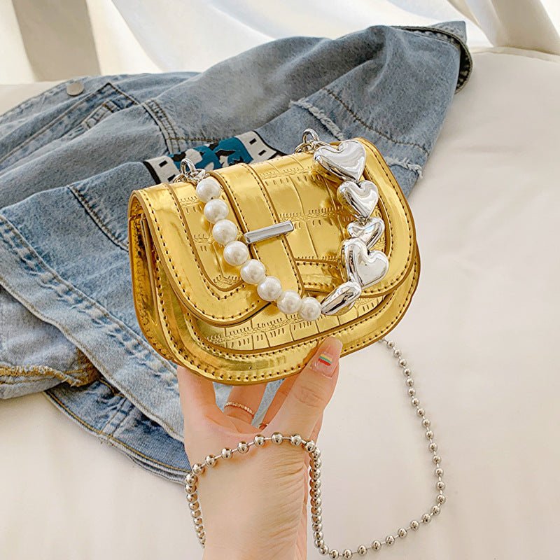 New Laser Pearl Tote Saddle Girl Mini $28.23 Dana Fashion Color: Gold Women's Bags Product information: Lining texture: synthetic leather Applicable scenarios: Daily matching Color: silver, black, pink, green, gold Outer bag type: Sandwich pocket Hardness