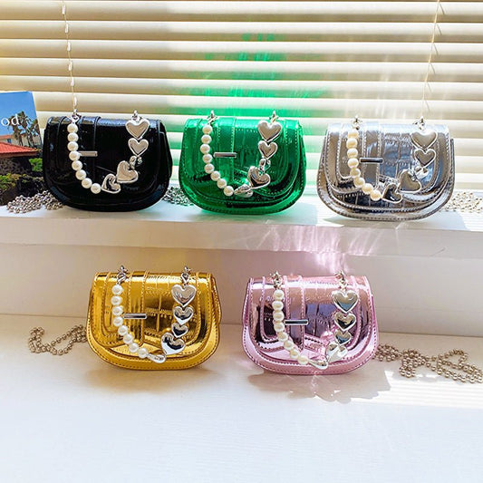New Laser Pearl Tote Saddle Girl Mini $28.23 Dana Fashion Color: Black Women's Bags Product information: Lining texture: synthetic leather Applicable scenarios: Daily matching Color: silver, black, pink, green, gold Outer bag type: Sandwich pocket Hardnes