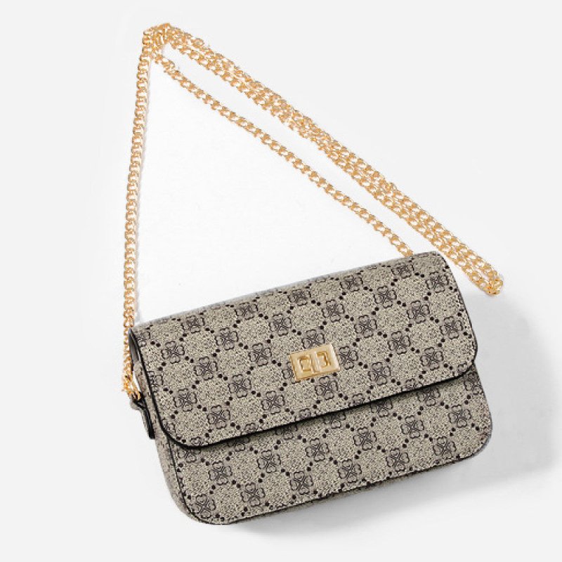 New Printed Women's Large-capacity Crossbody Bag $31.99 Dana Fashion Color: Gray Women's Bags Product information: Pattern: Letters Color: Gray Material: PU Style: Fashion Size: 17*12 * 4cm Packing list: Women's crossbody bag *1 Product Image: