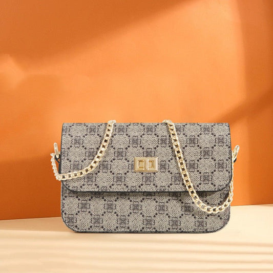 New Printed Women's Large-capacity Crossbody Bag $31.99 Dana Fashion Color: Gray Women's Bags Product information: Pattern: Letters Color: Gray Material: PU Style: Fashion Size: 17*12 * 4cm Packing list: Women's crossbody bag *1 Product Image: