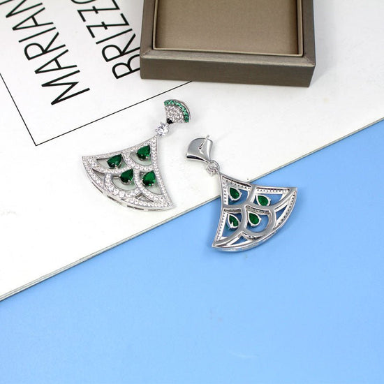 New Product Green Zircon Fan-shaped Earrings With Gold-plated Diamonds $39.00 Dana Fashion Color: Silver Women's Accessories Product information: Material; Yajin Style: European and American fashion OL Style: Women's Style: fan-shaped fan skirt Applicable