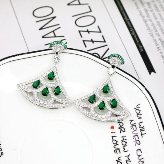 New Product Green Zircon Fan-shaped Earrings With Gold-plated Diamonds $39.00 Dana Fashion Color: Silver Women's Accessories Product information: Material; Yajin Style: European and American fashion OL Style: Women's Style: fan-shaped fan skirt Applicable