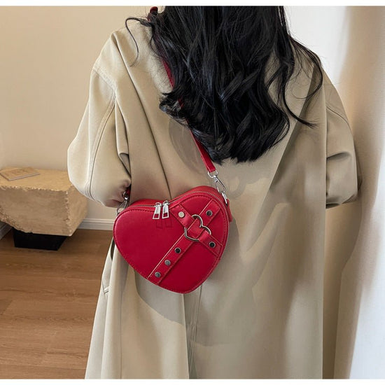 New Spring Trend Sense Cute Fashionable Shoulder Messenger Bag $31.08 Dana Fashion Color: Beige Women's Bags Product information: Lining text: Nylon Applicable scenarios: Daily match Color: black, cream white, silver, wine red Outer bag type: Pocket Sandw