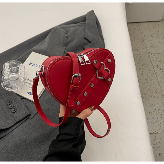 New Spring Trend Sense Cute Fashionable Shoulder Messenger Bag $31.08 Dana Fashion Color: Wine Red Women's Bags Product information: Lining text: Nylon Applicable scenarios: Daily match Color: black, cream white, silver, wine red Outer bag type: Pocket Sa