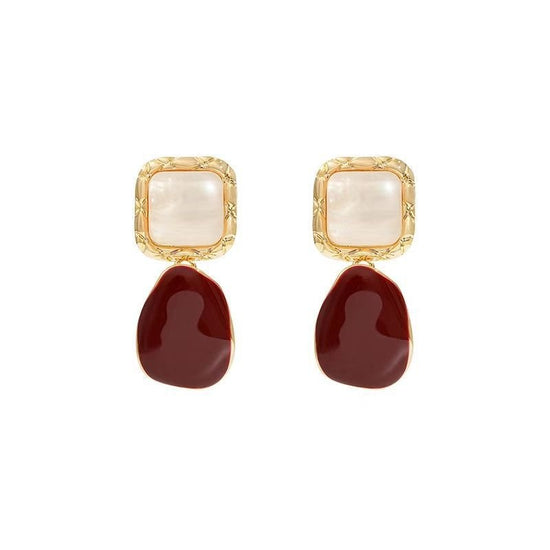 New Sterling Silver Needle French Style Temperament Irregular Wine Red Earrings $13.44 Dana Fashion Color: French Wine Red Women's Accessories Product information: Color: French wine red Applicable population: Female Material: Alloy Shape: Geometry Popula