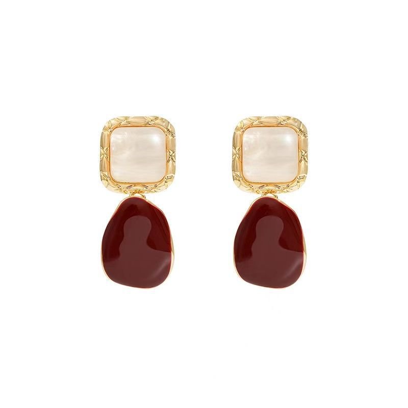 New Sterling Silver Needle French Style Temperament Irregular Wine Red Earrings $13.44 Dana Fashion Color: French Wine Red Women's Accessories Product information: Color: French wine red Applicable population: Female Material: Alloy Shape: Geometry Popula