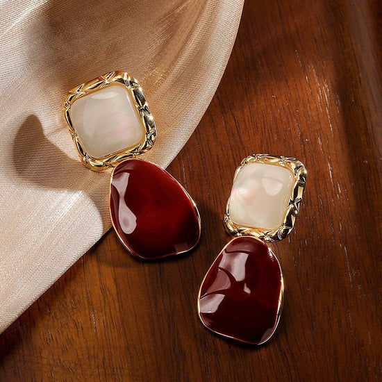 New Sterling Silver Needle French Style Temperament Irregular Wine Red Earrings $13.44 Dana Fashion Color: French Wine Red Women's Accessories Product information: Color: French wine red Applicable population: Female Material: Alloy Shape: Geometry Popula