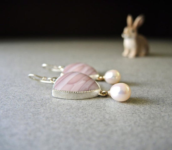 New Style Pink Opal And Pearl Earrings $16.28 Dana Fashion Color: White Gold Color Women's Accessories Product information: Color: white gold color Material: Alloy Shape: Geometric Popular elements: None Style: fashion OL Packing list: Earrings*1pairs Pro