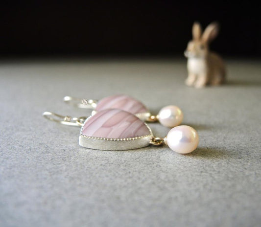 New Style Pink Opal And Pearl Earrings $16.28 Dana Fashion Color: White Gold Color Women's Accessories Product information: Color: white gold color Material: Alloy Shape: Geometric Popular elements: None Style: fashion OL Packing list: Earrings*1pairs Pro