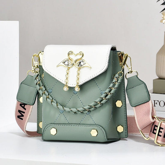 New Stylish Good Texture Shoulder Bag All-matching Western Style Pearl Chain Small Bag $43.57 Dana Fashion Color: Green Women's Bags Product information: Lining texture: Polyester Applicable scenario: Daily matching Color: pure white, sky blue, khaki, bla