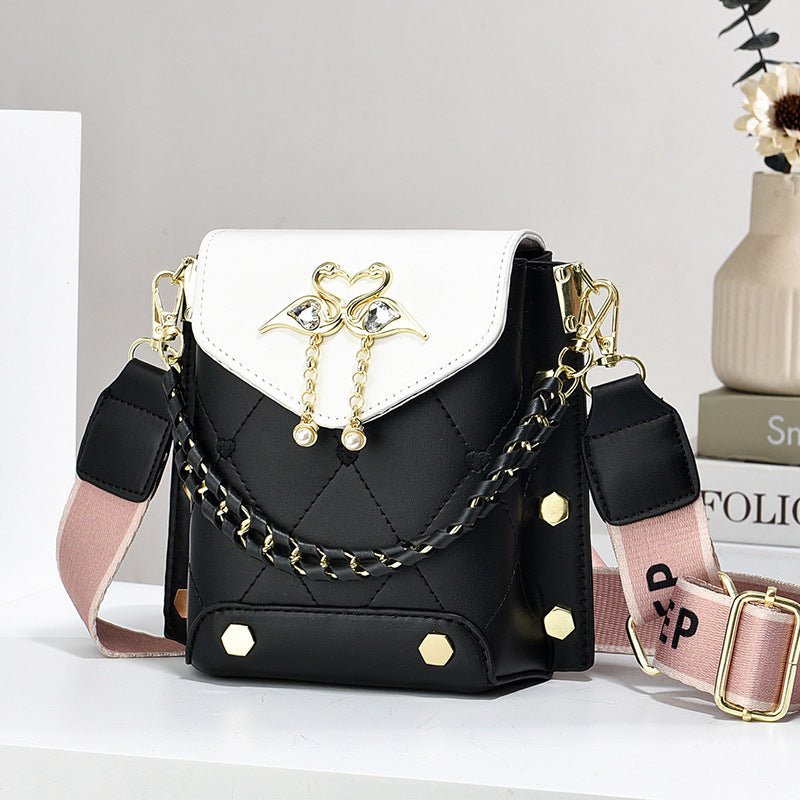 New Stylish Good Texture Shoulder Bag All-matching Western Style Pearl Chain Small Bag $43.57 Dana Fashion Color: Black Women's Bags Product information: Lining texture: Polyester Applicable scenario: Daily matching Color: pure white, sky blue, khaki, bla