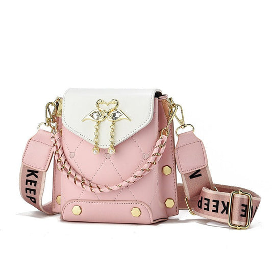 New Stylish Good Texture Shoulder Bag All-matching Western Style Pearl Chain Small Bag $43.57 Dana Fashion Color: Beige Women's Bags Product information: Lining texture: Polyester Applicable scenario: Daily matching Color: pure white, sky blue, khaki, bla
