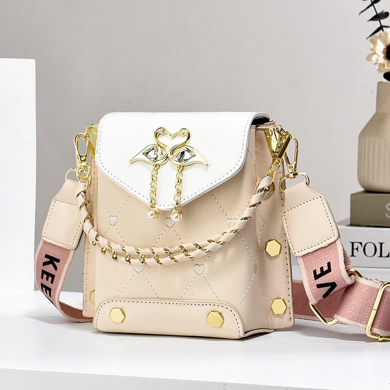 New Stylish Good Texture Shoulder Bag All-matching Western Style Pearl Chain Small Bag $43.57 Dana Fashion Color: Beige Women's Bags Product information: Lining texture: Polyester Applicable scenario: Daily matching Color: pure white, sky blue, khaki, bla