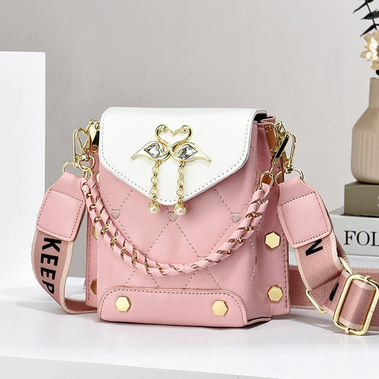 New Stylish Good Texture Shoulder Bag All-matching Western Style Pearl Chain Small Bag $43.57 Dana Fashion Color: Beige Women's Bags Product information: Lining texture: Polyester Applicable scenario: Daily matching Color: pure white, sky blue, khaki, bla