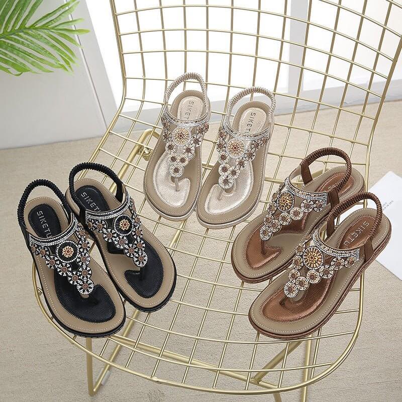 New Summer Comfortable Beach Sandals For Women $49.90 Dana Fashion Color: Black Size: 36 Women's shoes Product information: Lining material: Microfiber Color: gold, brown, black Upper height: low top Processing Method: printed leather Size: 42,41,40,39,38