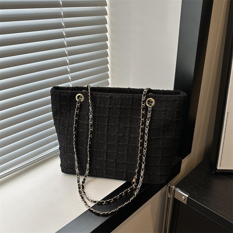 New Versatile Large Capacity Women's Chain Shoulder Bag $21.52 Dana Fashion Color: Black Women's Bags Product information: Lining texture: without lining Applicable scenarios: Daily matching Color: black, white, blue, pink Outer bag type: Three-dimensiona