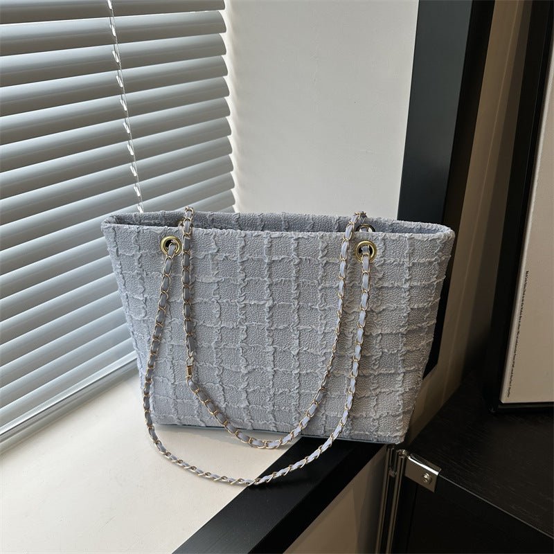 New Versatile Large Capacity Women's Chain Shoulder Bag $21.52 Dana Fashion Color: Black Women's Bags Product information: Lining texture: without lining Applicable scenarios: Daily matching Color: black, white, blue, pink Outer bag type: Three-dimensiona