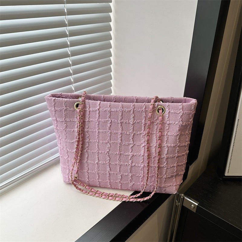 New Versatile Large Capacity Women's Chain Shoulder Bag $21.52 Dana Fashion Color: Black Women's Bags Product information: Lining texture: without lining Applicable scenarios: Daily matching Color: black, white, blue, pink Outer bag type: Three-dimensiona