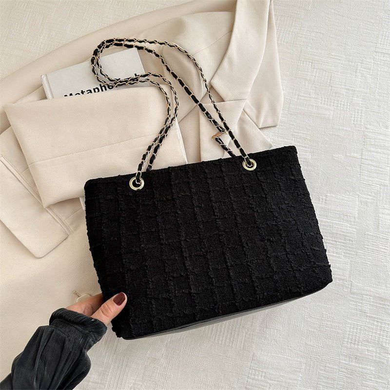 New Versatile Large Capacity Women's Chain Shoulder Bag $21.52 Dana Fashion Color: Black Women's Bags Product information: Lining texture: without lining Applicable scenarios: Daily matching Color: black, white, blue, pink Outer bag type: Three-dimensiona