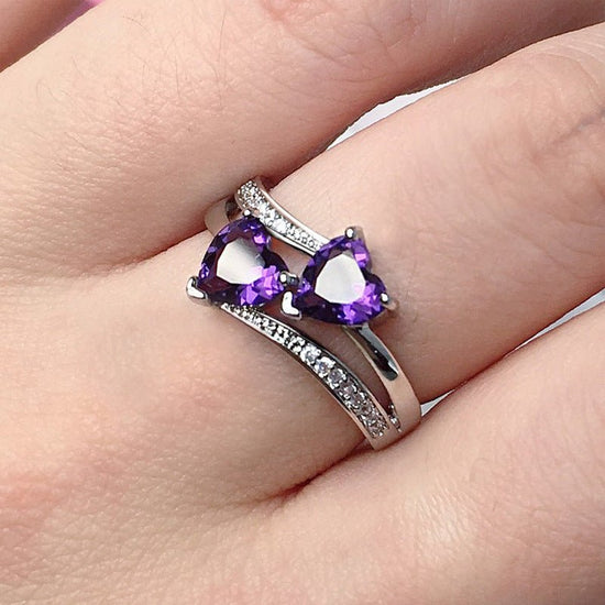 New Women's Double Heart-shaped Multicolor Ring $15.51 Dana Fashion Color: Purple Size: No 10 Women's Accessories Product information: Type: Ring Treatment Process: inlaid zircon Size: no.6, no.7, no.8, no.9, no.10 Series: meeting altar, meeting altar Pic