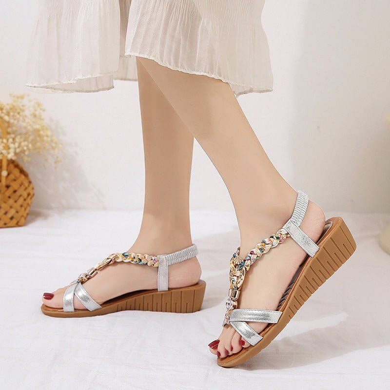 New Women's Sandals Flat Foreign Trade Plus Size Shoes $30.90 Dana Fashion Color: Silver Size: 35 Women's shoes Product information: Lining material: Pu Toe holder shape: round head Color: black, silver, gold Shoe Upper material: Other Size:35,36,37,38,39