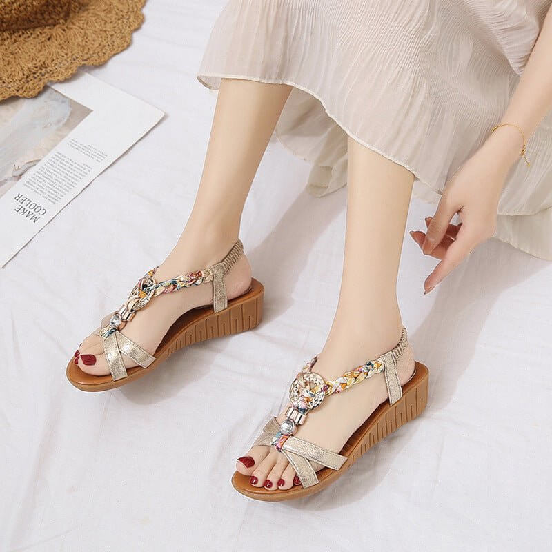 New Women's Sandals Flat Foreign Trade Plus Size Shoes $30.90 Dana Fashion Color: Black Size: 35 Women's shoes Product information: Lining material: Pu Toe holder shape: round head Color: black, silver, gold Shoe Upper material: Other Size:35,36,37,38,39,