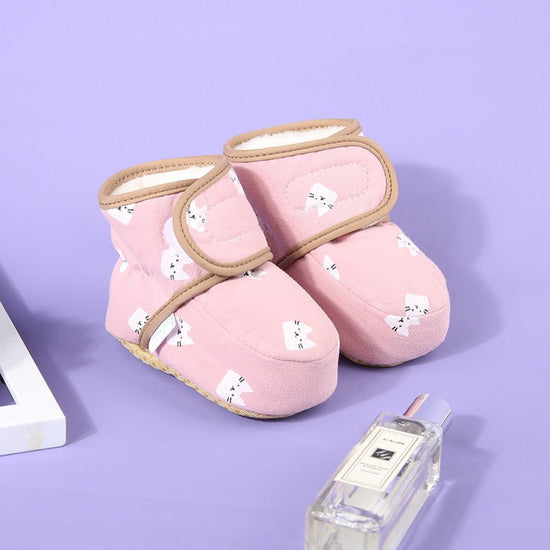 Newborn baby shoes $20.98 Dana Fashion Color: 2 style Size: 11cm Baby & Mother Closed way: Velcro Shoe size: inner length 11cm, inner length 12cm, inner length 13cm Pattern: lattice Applicable gender: female male Sole material: other Help surface material