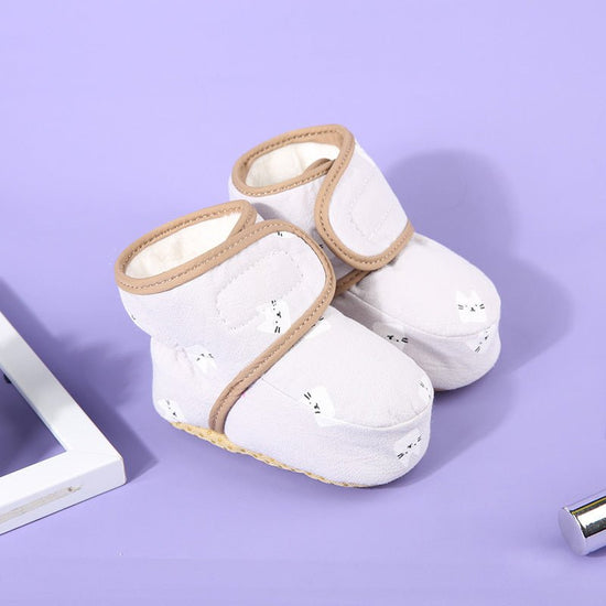 Newborn baby shoes $20.98 Dana Fashion Color: 5 style Size: 11cm Baby & Mother Closed way: Velcro Shoe size: inner length 11cm, inner length 12cm, inner length 13cm Pattern: lattice Applicable gender: female male Sole material: other Help surface material