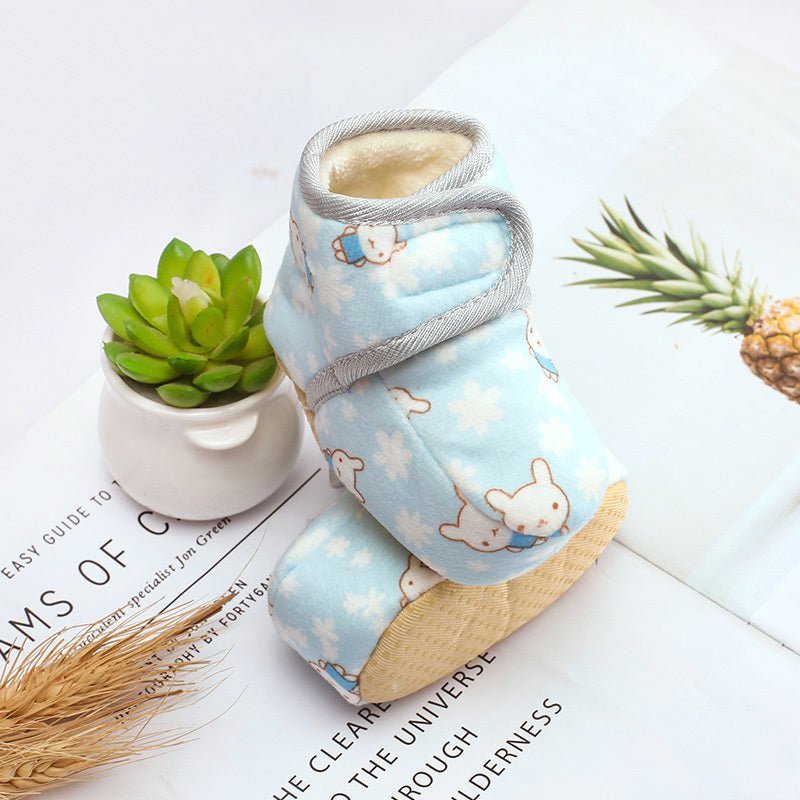 Newborn baby shoes $20.98 Dana Fashion Color: 4 style Size: 11cm Baby & Mother Closed way: Velcro Shoe size: inner length 11cm, inner length 12cm, inner length 13cm Pattern: lattice Applicable gender: female male Sole material: other Help surface material