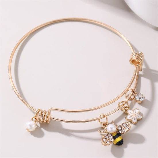 Oil Dripping Butterfly Small Flower Bracelet Simple $12.38 Dana Fashion Color: BZ1218jinse Women's Accessories Product information: Treatment Process: grinding Color: BZ1217jinse,BZ1218jinse,BZ1153 Material: acrylic Popular elements: round Packing list: B