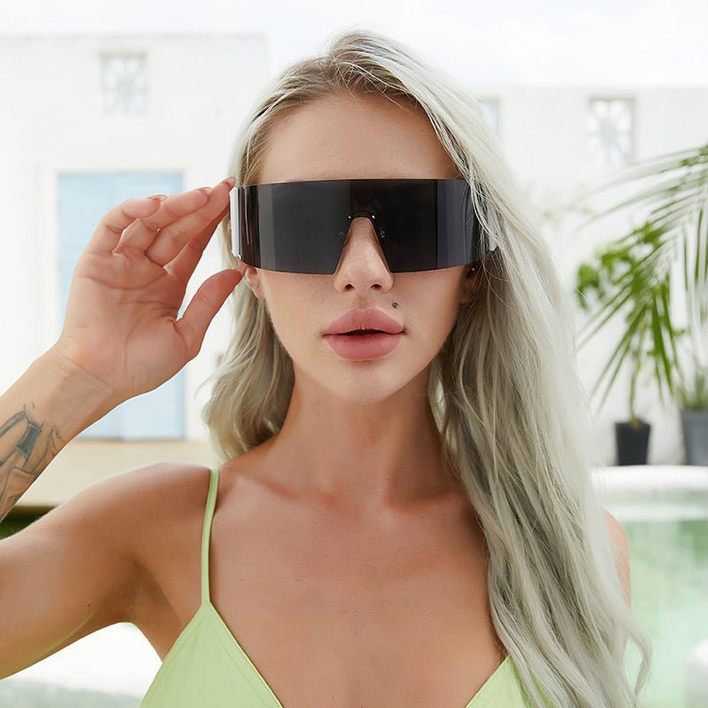 One Piece Sunglasses For Outdoor Cycling Sports $24.67 Dana Fashion Color: Black blue Women's Accessories Product information: Lens material: PC Lens color: white tea, white gray, white mercury, black tea, black grey, blue film Anti-UV grade: UV400 Style: