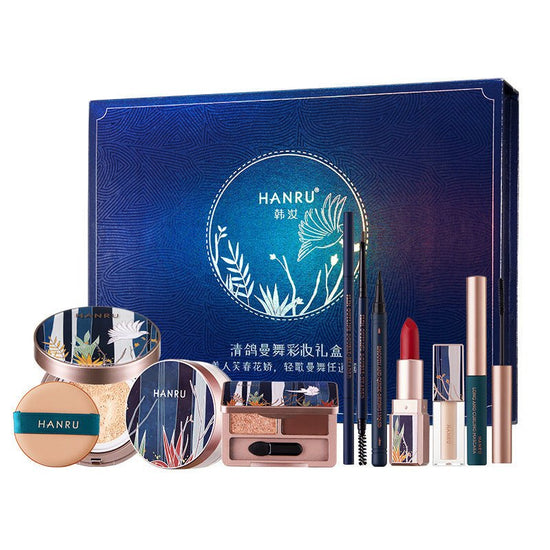 Oriental Beauty Lotus Pond Moonlight Velvet Lipstick Makeup Set Gift Box $190.00 Dana Fashion Color: Makeup Gift Box makeup Product information: Net content: 3.5g (lipstick) 15g (air cushion cream) 15g (loose powder) 4g (eye shadow tray) 1g (eyebrow penci