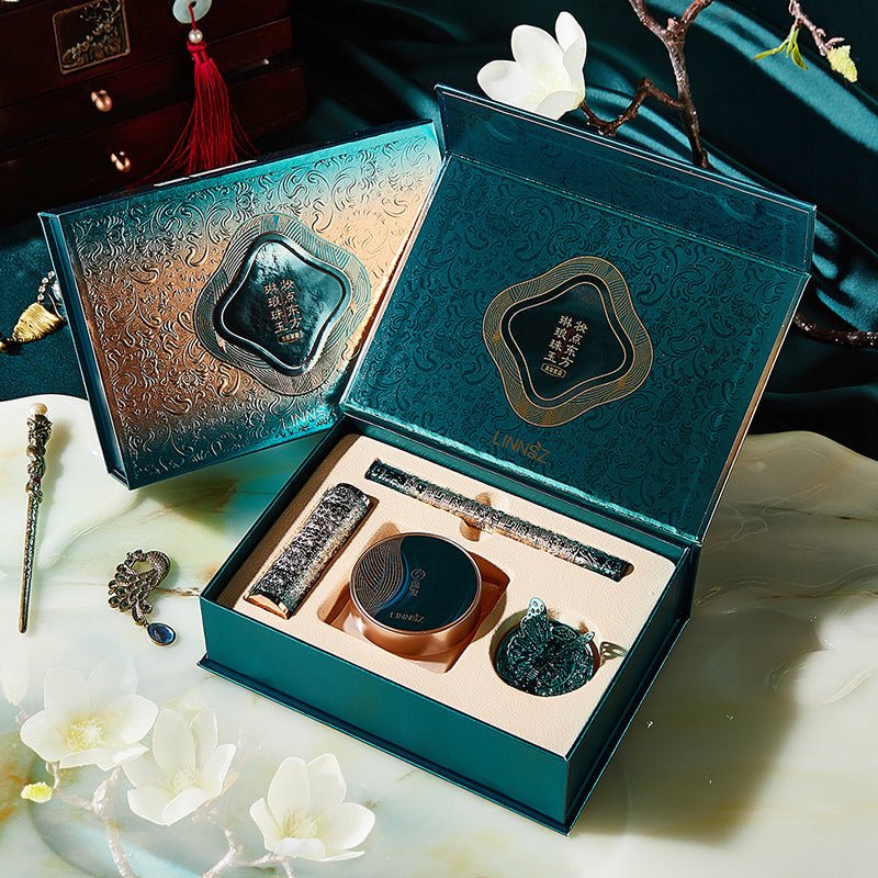 Oriental Chinese Style Makeup Set $97.48 Dana Fashion Color Classification: Gift Set Four Piece Set makeup Product information: Efficacy: moisturizing, hydrating, lifting and firming, modification Color: Ivory White Applicable skin type: Universal Color c